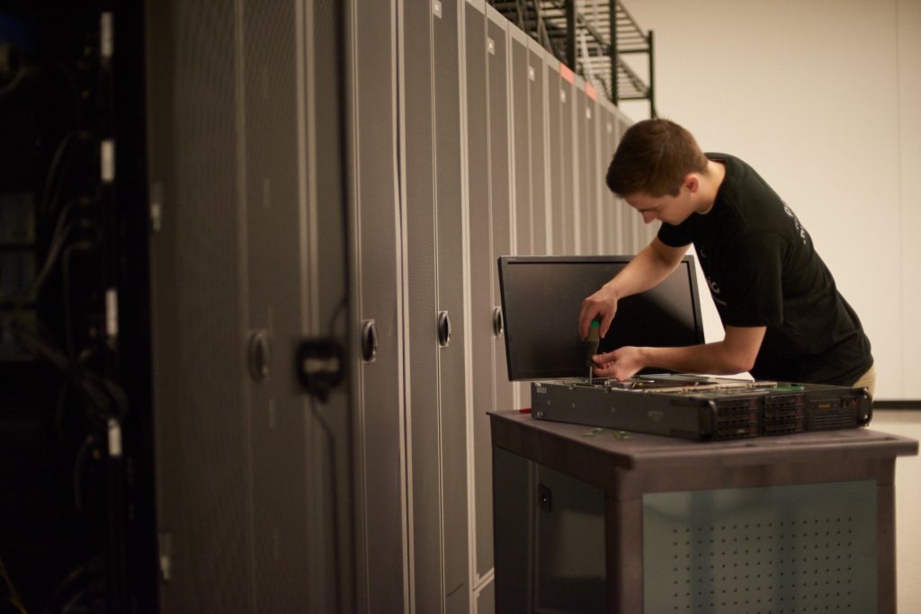 7/24/365 Sahada 3. Seviye Teknisyenler